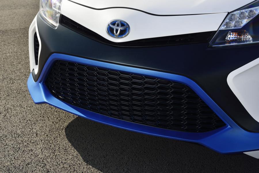 Детали экстерьера Toyota Yaris Hybrid-R Concept 2013 года  (фото 2 из 42)